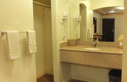 Eagle Pass Hotel | Maverick Inn