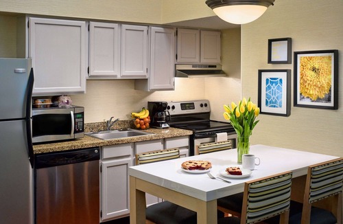Westlake Hotel | Maximum Comfort and Style! 2 Pleasant Units, Kitchen, Free Parking, Onsite Pool