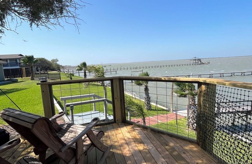 Loyola Beach Apartment | MAXWELL 2BDRMBATH SUITE-NICEOUTDOOR KITCHENONLY-PVT LIGHTED PIER ON BAFFIN BAY