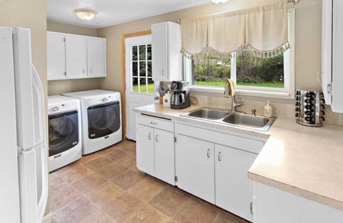 Forks Cottage | Mayberry Cottage minutes to La Push Beach