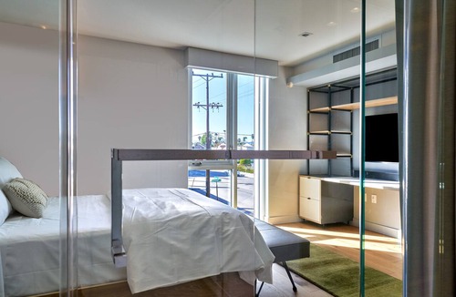 Blanco - Culver Crest Hotel | Mayumi