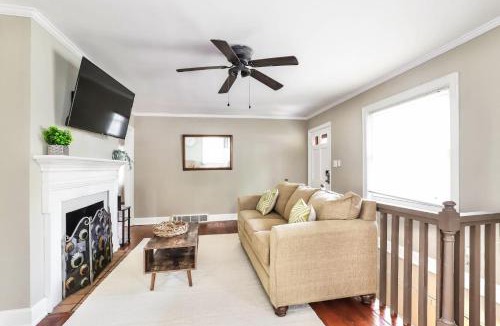 Greensboro House | Maywood Sanctuary Stylish 3BR, 8 Min to Coliseum & UNCG