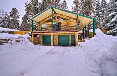 McCall House | McCall Retreat with Hot Tub - half Mi to Downtown!