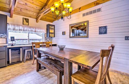 McCall House | McCall Retreat with Hot Tub - half Mi to Downtown!