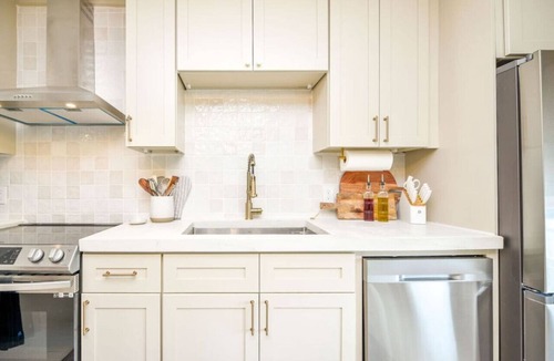 Burlington Apartment | McCauley House C | Relax in Luxurious Finishes