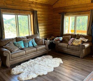 Gardiner House | McDonald Cabin #1 next to YNP