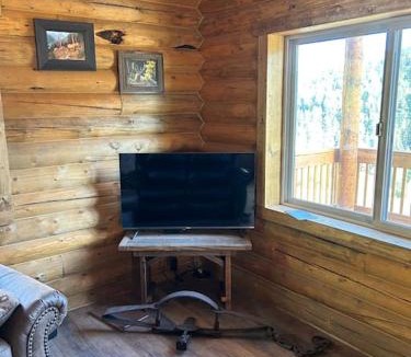 Gardiner House | McDonald Cabin #2 next to YNP