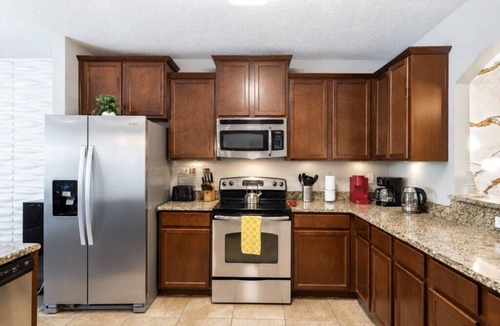Calabria House | Meadow Manor - 10 Mins to Disney! - No Rear Neighbors, Covered Lanai
