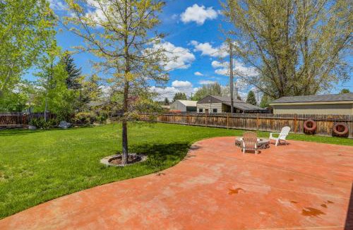 New Meadows House | Meadows Valley Retreat - Rustic charm, Huge fenced yard, walk to dining, bar, and coffee