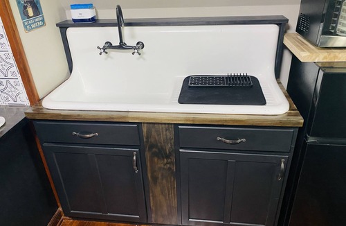 Hillsboro House | Meadowview Guest House -Couple's Hot Tub Getaway-1 Bedroom Studio