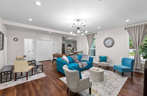 South Central Houston House | Med Center 5BR Duplex | Gated, Near NRG, TMC