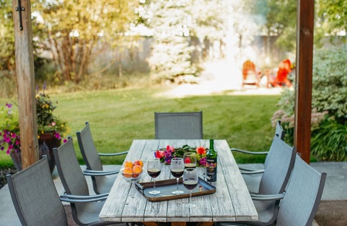 Bozeman House | Meet Me in Montana! Great for Family Reunions and Wedding Parties
