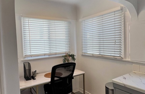Fairfax District House | Melrose Fairfax Casita - Prime Walkable Area - King Bd+Kitchen+WD+WIFI+Workspace