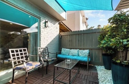Spring Branch West House | Memorial Townhome with Pool Access, Sleeps 8