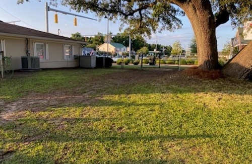 Shallotte House | Memories on Main -Located halfway between Ocean Isle Beach and Holden Beach