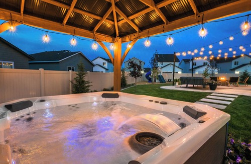 Meridian House | Meridian Luxury | 5BR Resort Style, Game Room, BBQ, Fire Pit, Hot Tub
