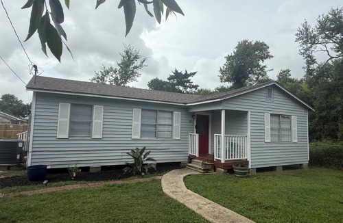 Clute House | Mermaid by the Coast 4BR Near Beach & Refineries