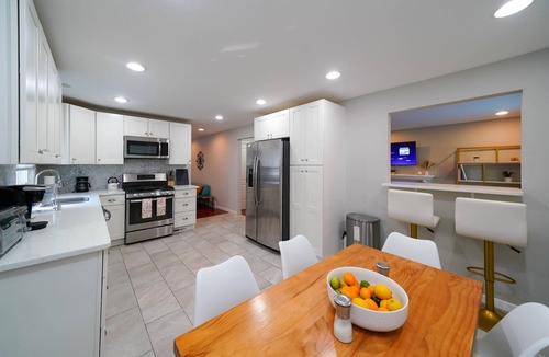 Beverly Hills House | Metro Detroit Getaway on a large lot with 4 bedrooms