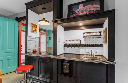 West Milton House | Miami Pearl: 3BR Themed Rooms-Game and Movie Room!