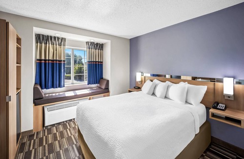 Greensboro Hotel | Microtel Inn by Wyndham Greensboro