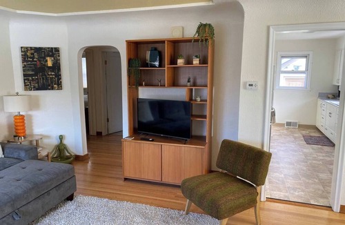 Franklin to the Fort House | Mid-century Bungalow - Walking distance to The Good Food Store and minutes from Downtown!