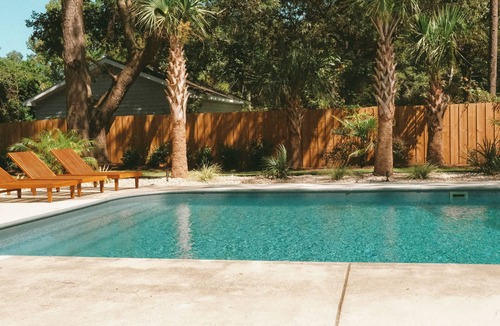 Belville House | Mid-Century Coastal Escape- Heated Saltwater Pool - 9min to Wilmington Riverwalk