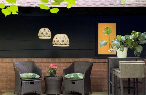 Richfield House | Mid Century Modern + HOT TUB nestled Woods - near Cleveland, Akron + Parks