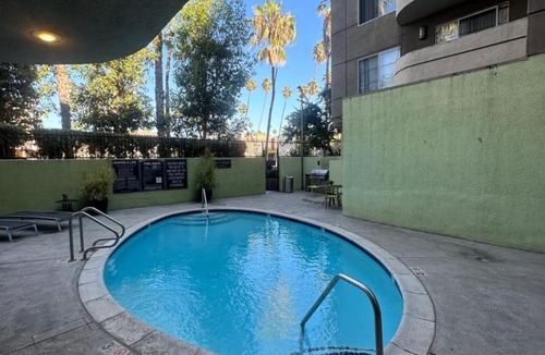 Glendale Apartment | Mid-City Charm 2BR Near LAs Hotspots!