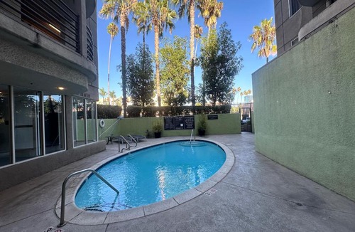 Glendale Apartment | Mid-City Charm 2BR Near LAs Hotspots!