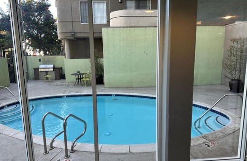 Glendale Apartment | Mid-City Charm 2BR Near LAs Hotspots!