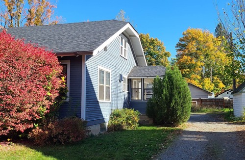 Coeur d'Alene House | Mid town/downtown Bungalow. Fully furnished. great location to lake and shops