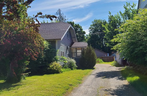 Coeur d'Alene House | Mid town/downtown Bungalow. Fully furnished. great location to lake and shops