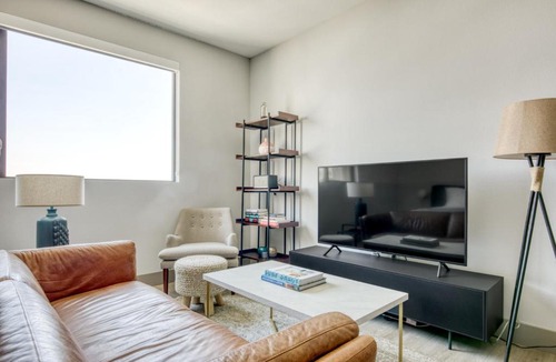 Mid-Wilshire Apartment | Mid-Wilshire Studio w Gym Pool nr S La Brea LAX-476