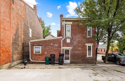 Clifton Heights Apartment | Midtown Apt Near Downtown&U of C - Hangout Unit 1