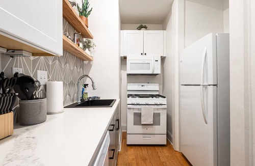 Midtown Condo | Midtown Apt with Designer Touch