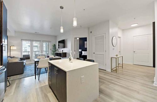 Cherry Apartment | Midtown Gem Steps to Uptown & Queens University!