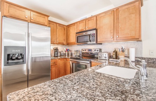 Midtown Apartment | Midtown Light filled Stylish Walkable everywhere