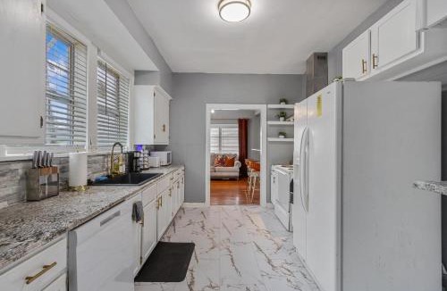 Vollintine-Evergreen House | Midtown Retreat, 4mi to Downtown & Large Private Deck
