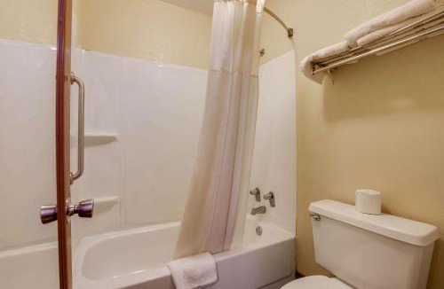 Millington Hotel | Mill Tree Inn Millington