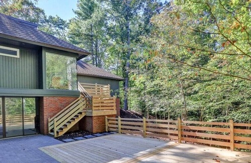 Tuckahoe House | Million-dollar home in uscale Mooreland Farms neighborhood