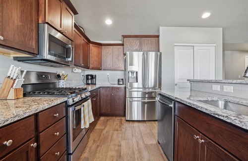 Caldwell House | Mindful Manor, Sleeps 8, BBQ, Covered Patio, K,Q,T