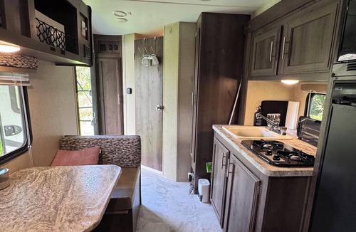 Champlain House | MINI Camper -fully equipped stationary