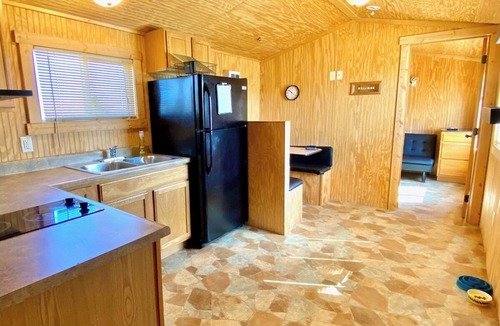 Belfield Cabin | Mini Cowboy Cabin - Tiny House near Medora, ND