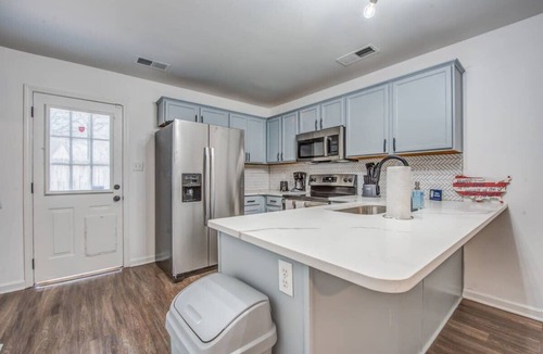 University District House | Mins to Downtown & U of Memphis! High Point Duet 2
