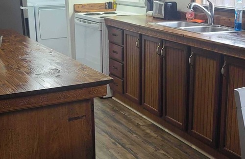 West Columbia House | Mins to Downtown & Working Desk - Gamecock Roost