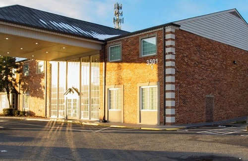Sheffield Park Apartment | Mins to Uptown*Hospitals*Stadiums*Arenas & Museums