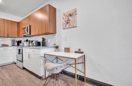 Downtown Apartment | Mins➞Downtown/Med District★ Fully Stocked★24hr Gym★2Bds★2TVs