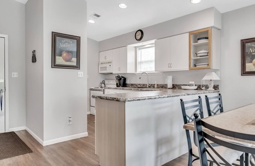 Branson Condo | Minutes from Downtown Branson! So Many Amazing Amenities! Clean and Cozy! 2BD
