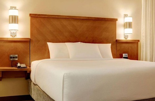 St. Johns Hotel | Minutes from McKinney Falls State Park! Outdoor Pool, Pet-Friendly, FREE Parking