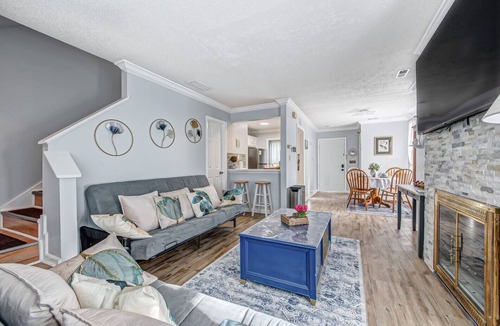 Sheffield Park House | Minutes to Uptown! Near Shops & Transit Special Offer